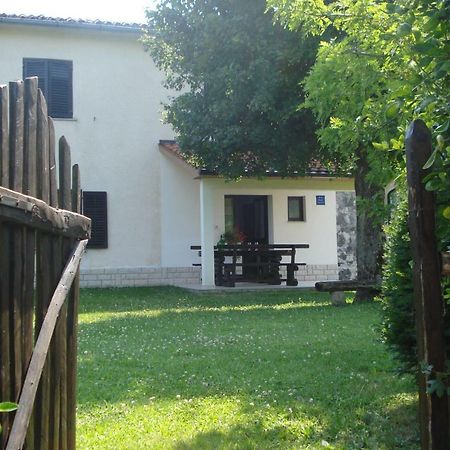 Apartmani Aldo Roč Exteriör bild